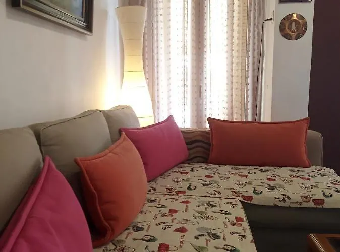 Daire Cosy Penthouse -up To 6 Guests- In The Centre!